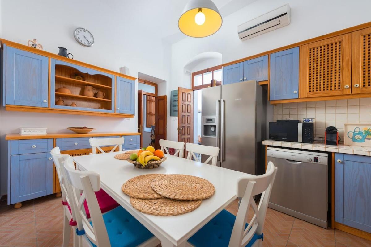 Villa Lindos *